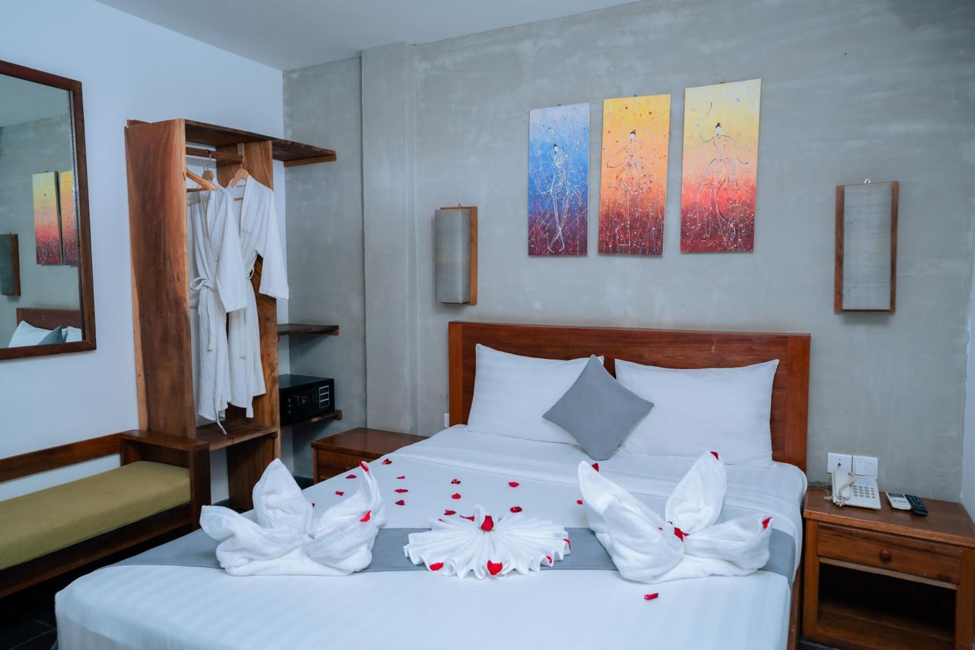 Home Chic Hotel Phnom Penh Exterior foto
