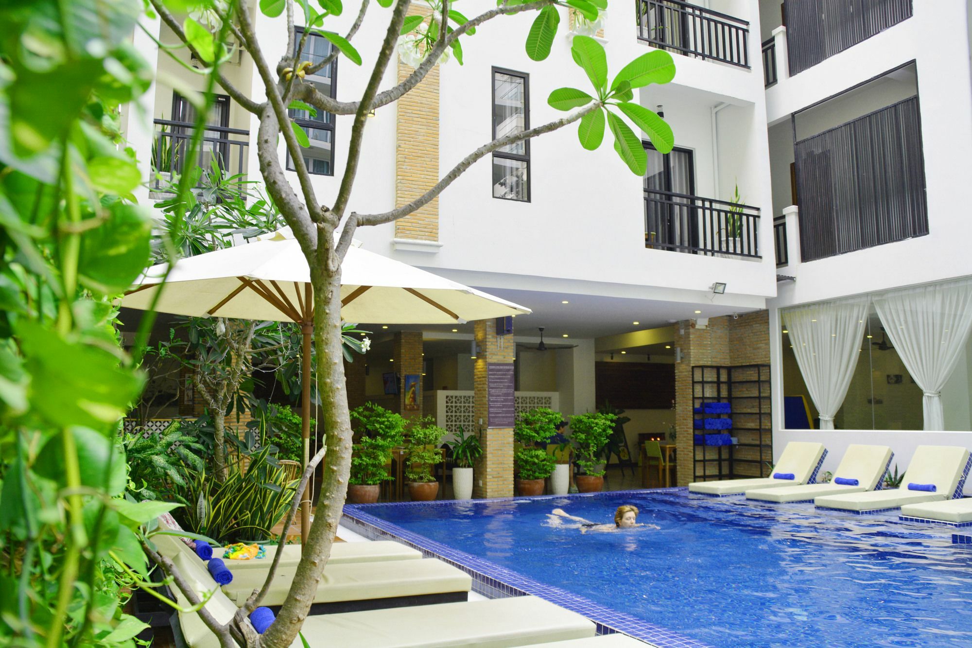 Home Chic Hotel Phnom Penh Exterior foto